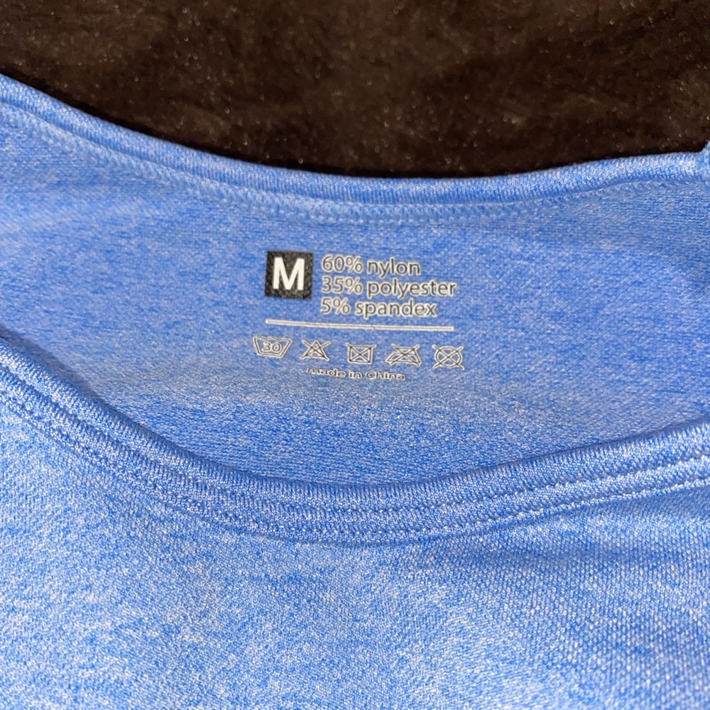 Workout top - Picture 2 of 4